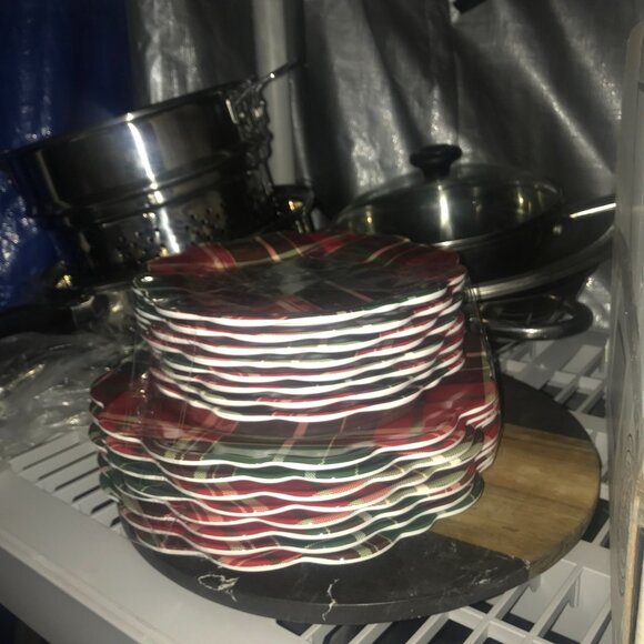 Tommy Bahama Melamine Tartan Christmas Plaid 11" Dinner & Side Plate Set 16-Piec - Picture 7 of 7